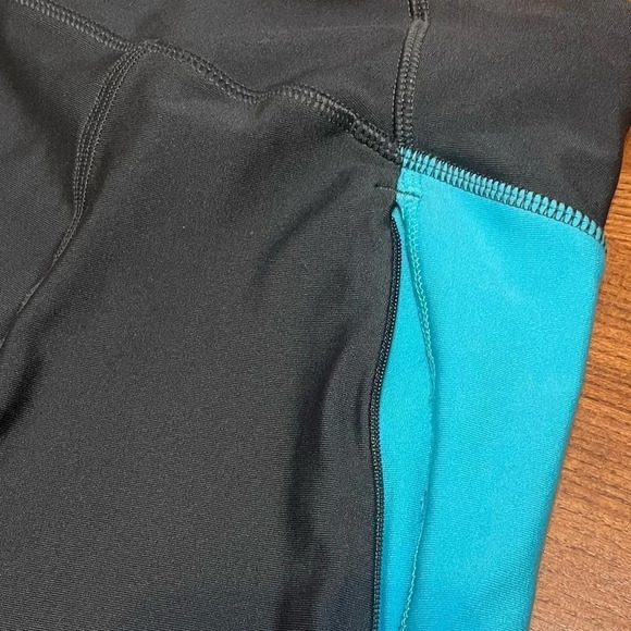 Under Armour Leggings Bundle Size Xs. Both in Good Preowned Condition. - Picture 7 of 9
